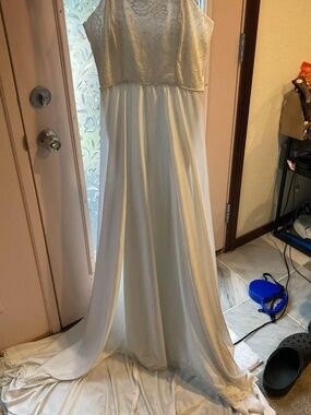 Elegant vintage 1970 Cream Lace Bodice Wedding Dress